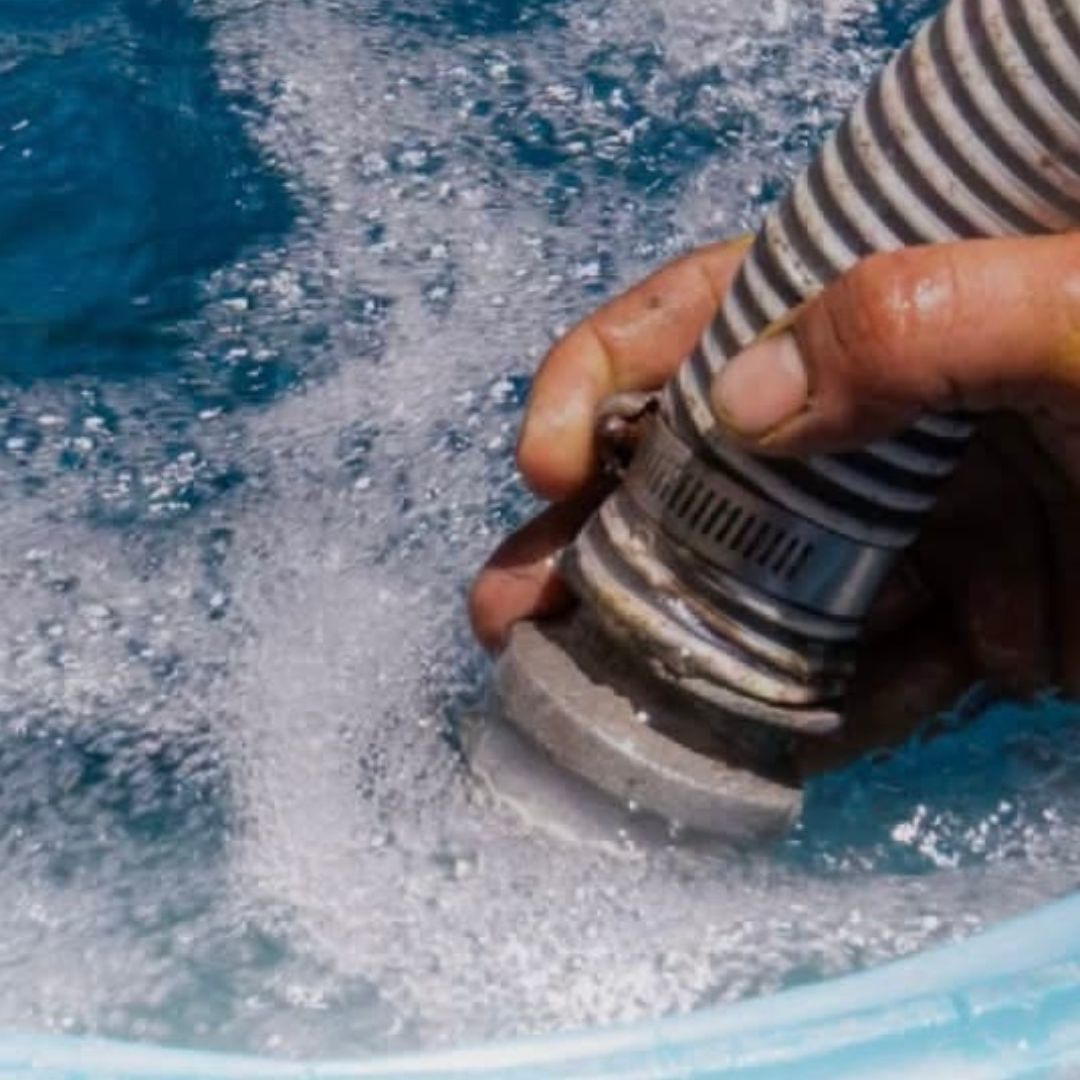 Llevan Agua Gratis a Colonias Afectadas por la Falla en El Carrizo